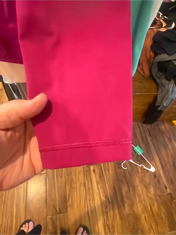 Lululemon Pink-Magenta leggings with Logo - Image 10