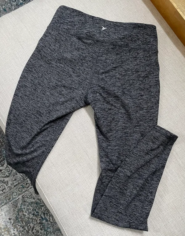 Old Navy Active Leggings in Grey size M - Image 2