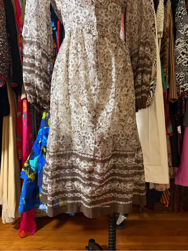 Vintage-Inspired Brown Floral Long Sleeve Dress - Image 4