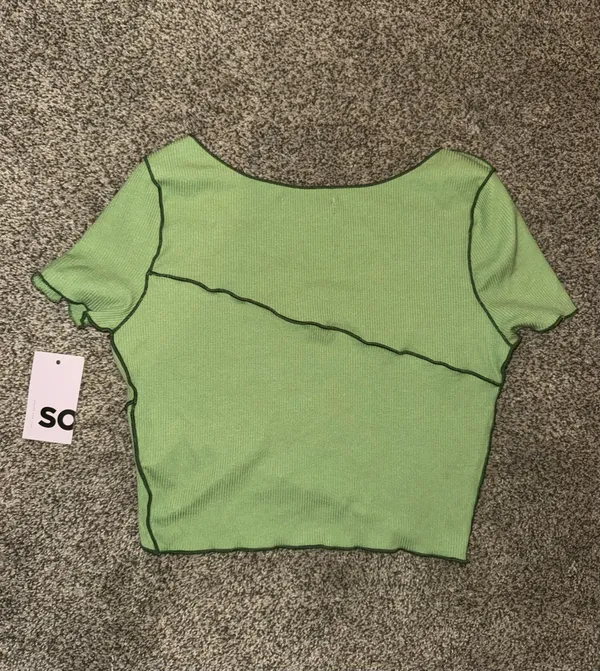 SO Juniors' Cropped Contrast Seam Ribbed Top in Lime Green - Image 2