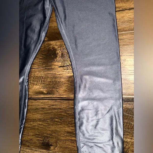Alo High Waist Shine Leggings Anthracite Shine Size Small NWOT - Image 3
