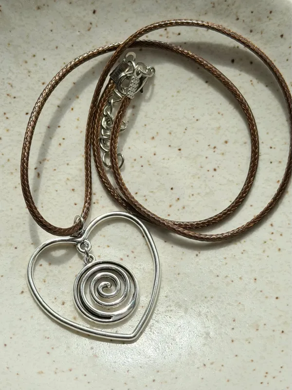 Handmade vintage antique goth style heart necklace 🙏❤️ - Image 3