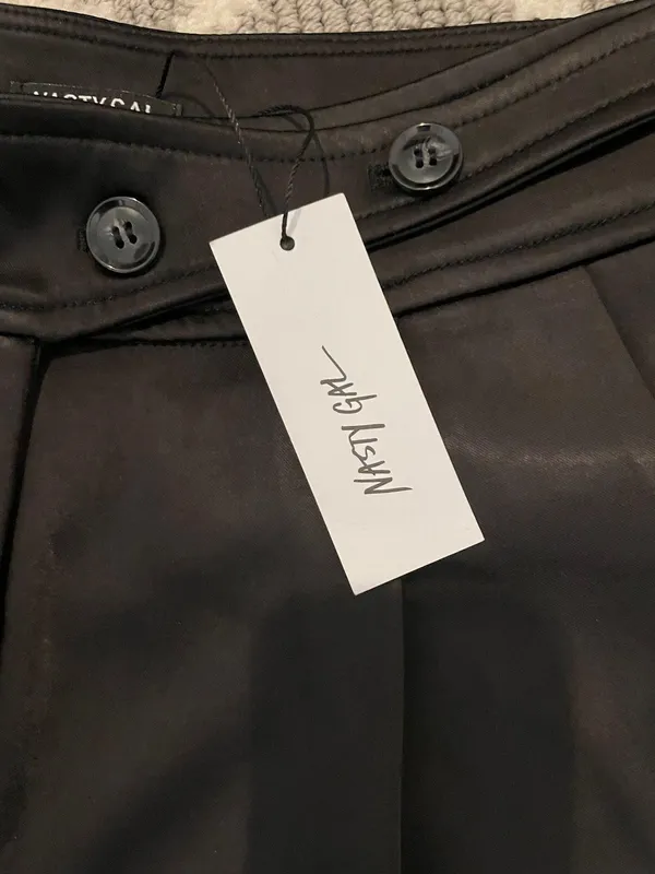 Nasty Gal NEW BLACK SATIN SHORTS SIZE 2! - Image 5