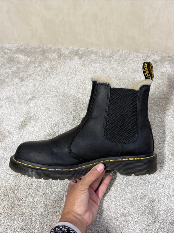 Dr. Martens Women’s 2976 Leonore Faux Fur Lined Chelsea Boots Leather in Black 9 - Image 9