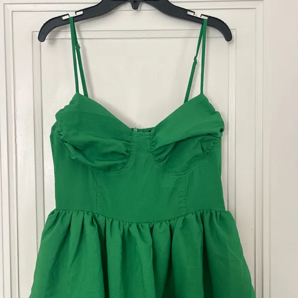 Pretty Little Thing Green Tiered Dress Maxi - Image 2