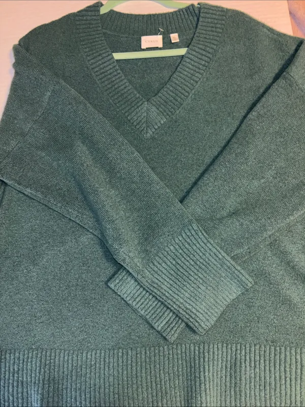 Cyrus Green Sweater V Neck Soft And Oversized Xl Warm And Fuzzy Slits On Cuffs - Image 6
