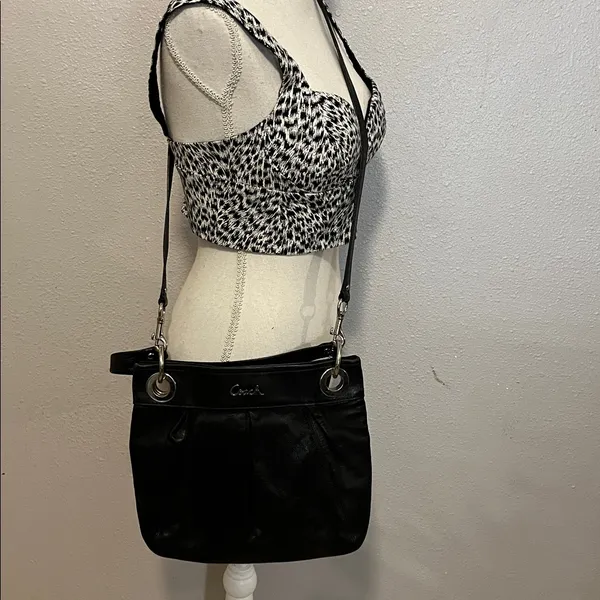 Coach Ashley Elegant Black Leather Shoulder Bag - Image 4
