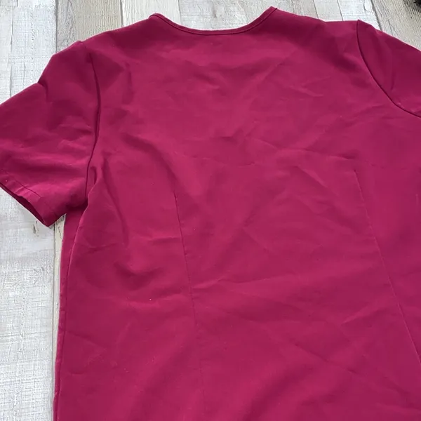 FIGS nurses scrub top size small - Image 7