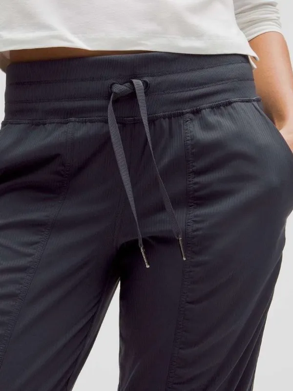 Lululemon NWT Dance Studio Mid Rise Black Night Jogger Size 6 - Image 4