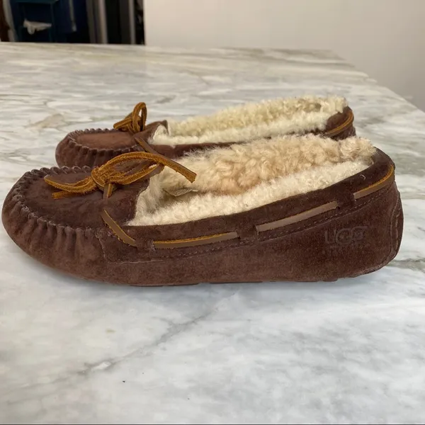 UGG Womens Shearling Lined Chocolate Brown Suede Moccasin Slippers Size 6 - Image 5