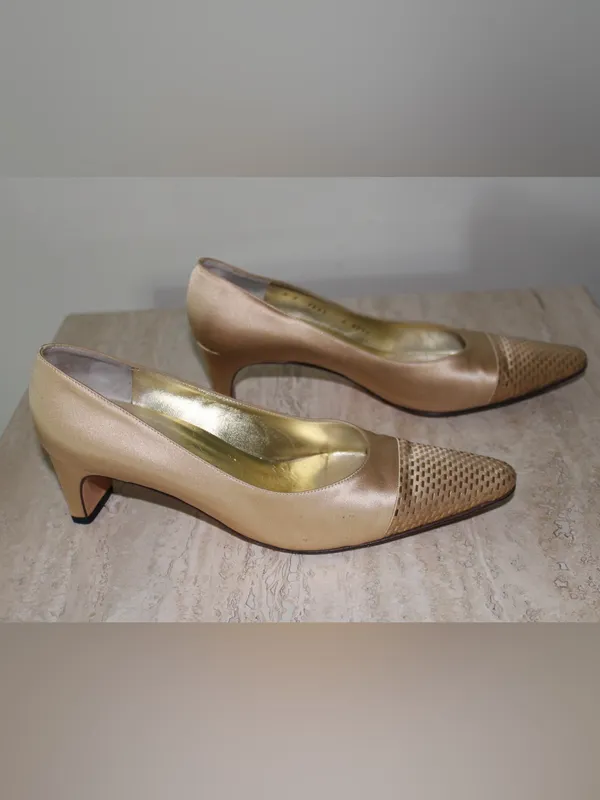 St. John Gold Heels Size 8B - Image 5