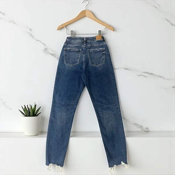 AMERICAN EAGLE Mom’s‎ Jeans Distressed Hem High Rise Vintage Wash Denim Size 0 - Image 2