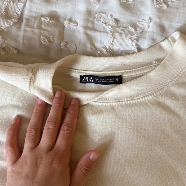 White/ Beige Crewneck Sweatshirt Size S - Image 2