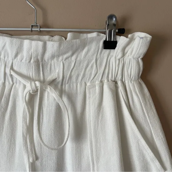 LE LIS | White Paper Bag Drawstring Shorts Sz M - Image 3