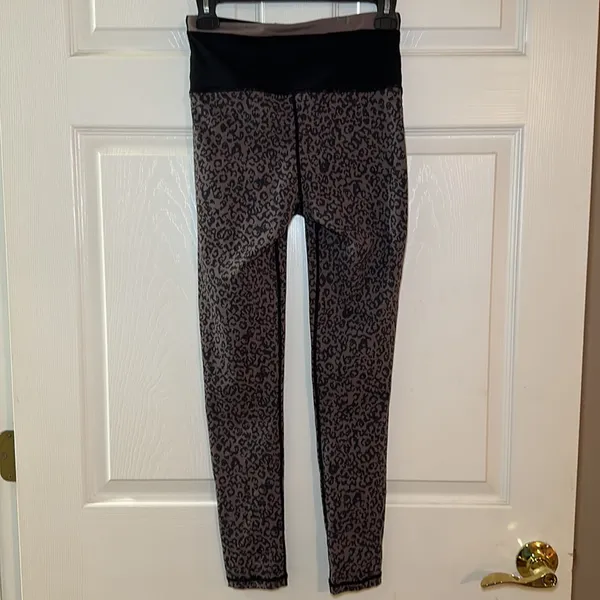 Mono B Women’s Leopard Print High Rise Leggings size‎ Small - Image 3