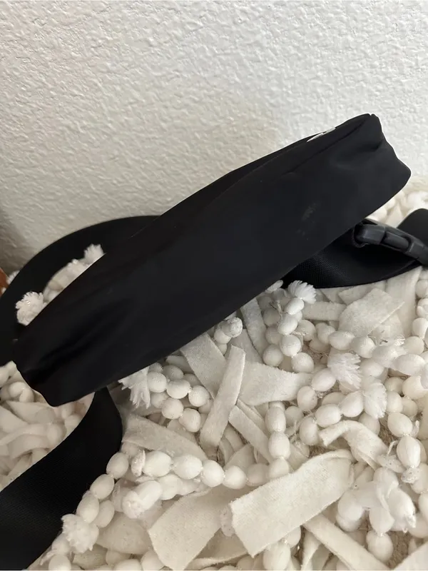 LULULEMON Everywhere Belt Bag in Black NWOT - Image 5