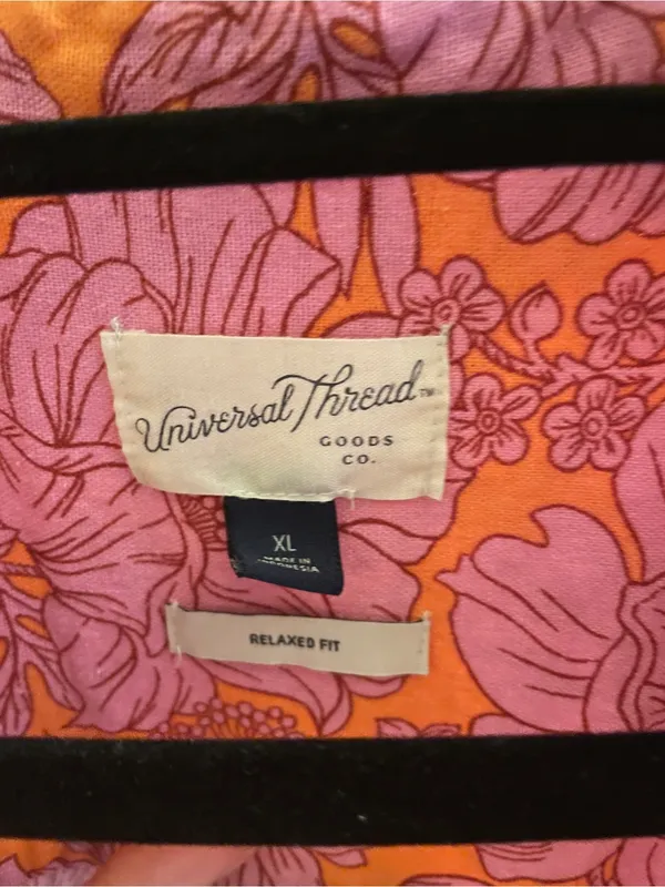 Universal Threads Pink and Orange Floral Shirt - Image 2