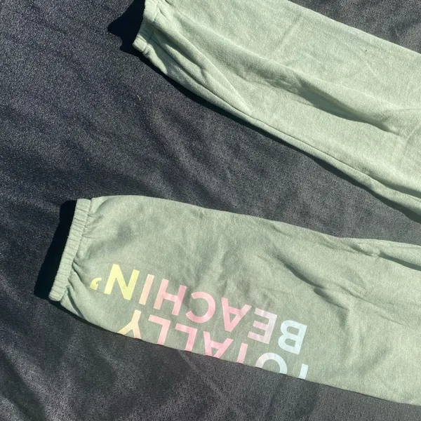💚 VTG Vintage 2016 Victoria’s Secret XS Sage Green Totally Beachin’ Sweatpants Joggers 💚 - Image 3