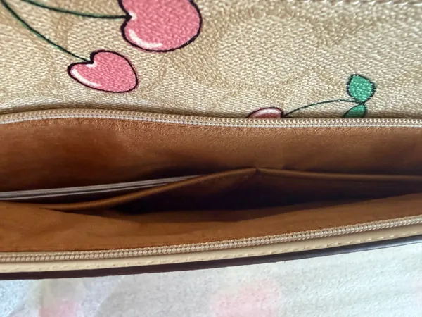 NWT Signature Coach Cherry Laptop Sleeve/Case - Image 7