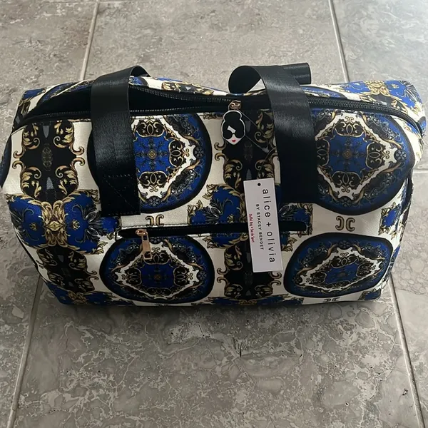 Alice + Olivia Duffle Bag, Regal Romance with Pockets, Sac de Sports New w/Tag - Image 8