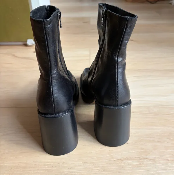 L’intervalle black boots Size 7.5 - Image 4