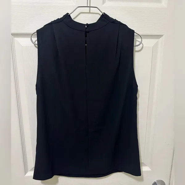 FEW MODA Black Sleeveless Dressy Blouse. - Image 6