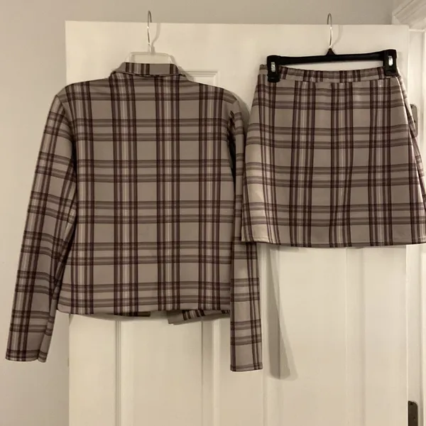 Pretty Little Things US size 8 two pieces skirt and jacket see measurements - Image 6