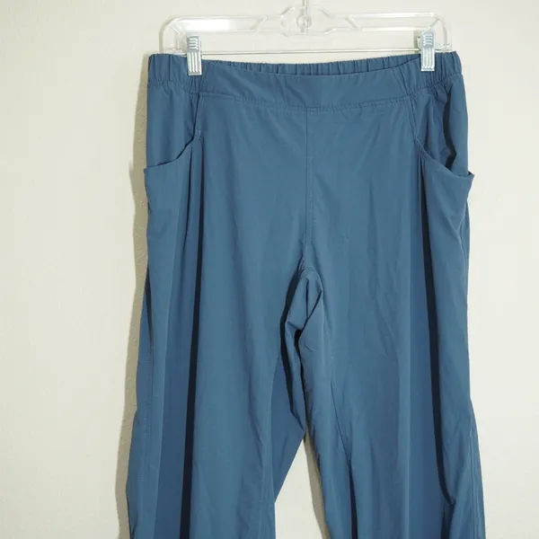 Mountain Hardwear Women's Size Medium Hiking Pants Capri Blue Dynama Ripstop - Image 2