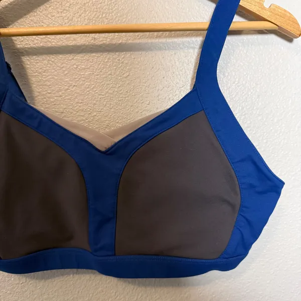 Fabletics Blue Grey Sports Bra Medium Support‎ Activewear Athletic Tank Top - Image 7