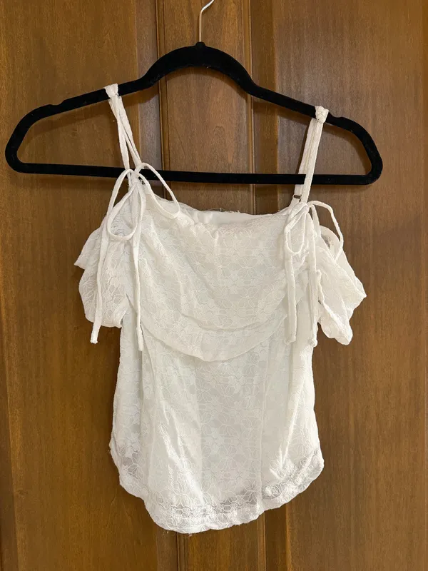 Willow & Root Floral Lace Cold Shoulder Top - Image 4