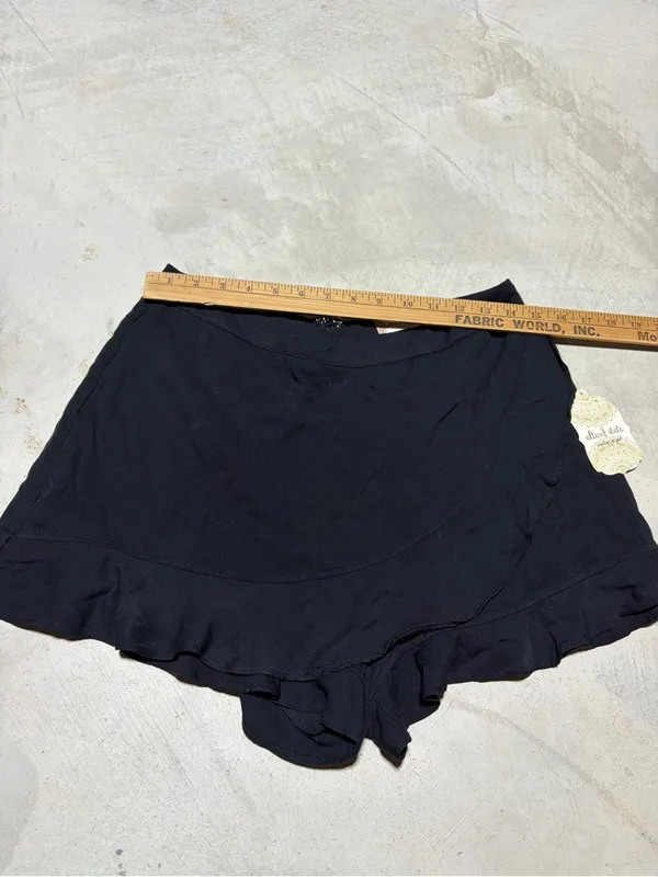 Altar’d state NWT Black Ruffled Skort large MSRP$60 - Image 4