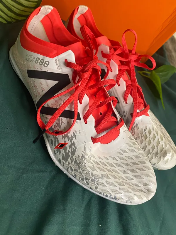 New Balance Women's MD800 V5 Spike Size 8.5 White Red WMD800F5 - Image 3