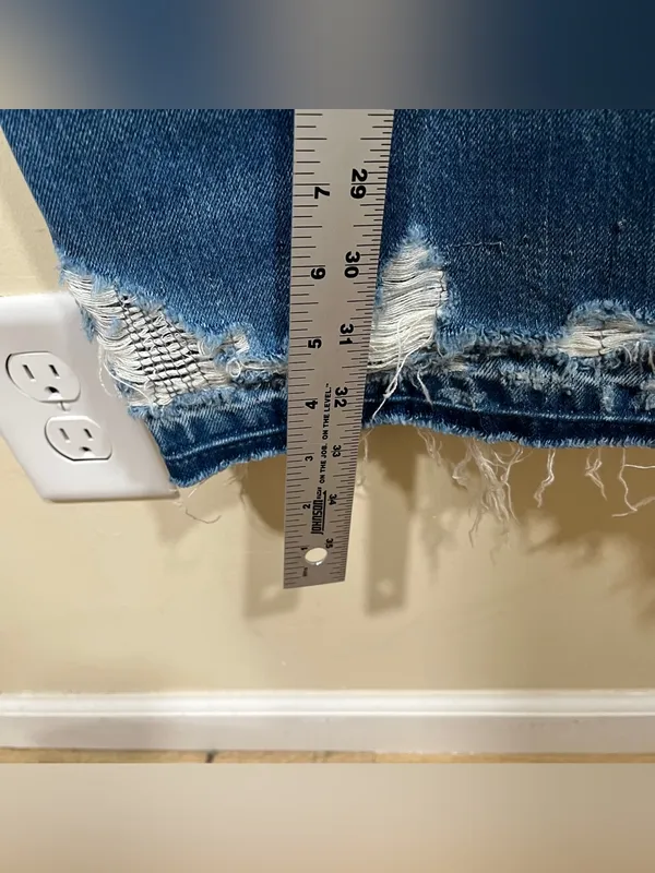 RE/DONE Mid-Rise Wide Leg Jeans in a light wash with raw, distressed hems SZ 23 - Image 4