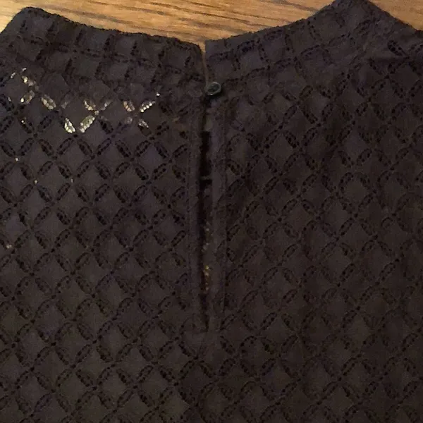 ANN TAYLOR LOFT Women’s Black Lace Half Sleeve Blouse Button At Neck Sz Med - Image 5