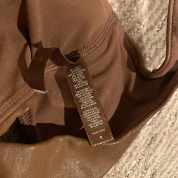 Skims brown sports bra - Image 3