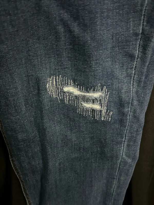 Denim & Company Women’s Dark Blue Distressed Jeans 12P - Image 9