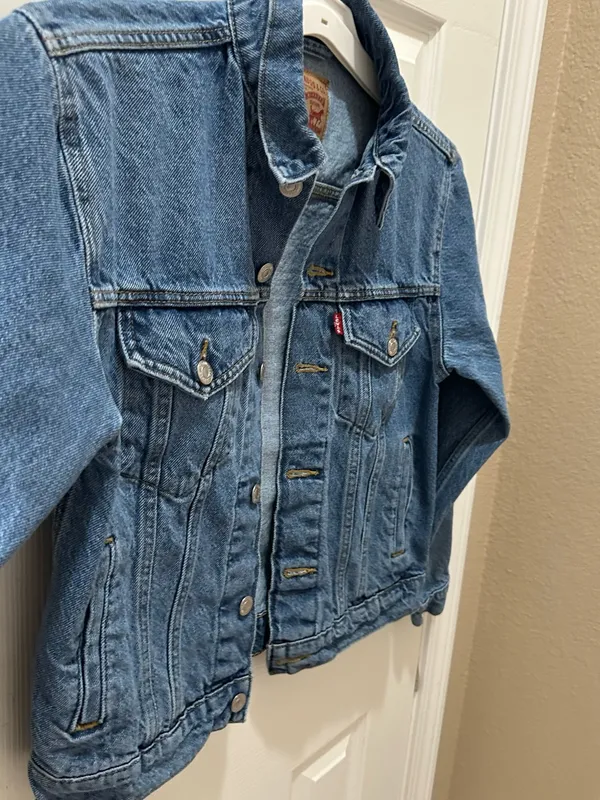 Levi's Women's Ex-Boyfriend Trucker Jean Jacket size Small - Image 11