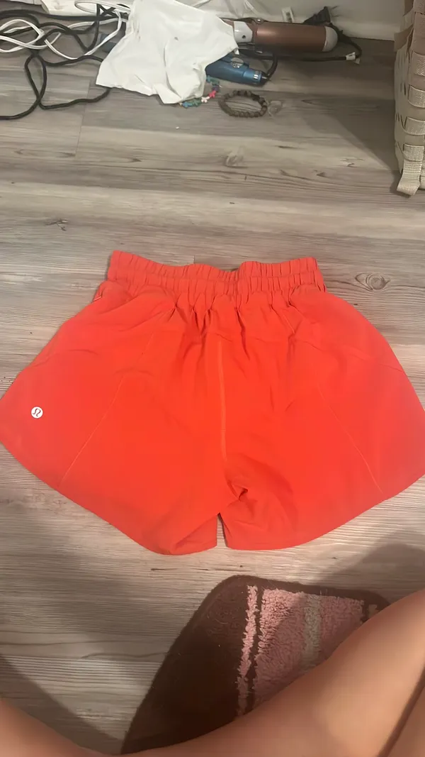 Lululemon Hotty Hot's 4' in inseam - Image 4