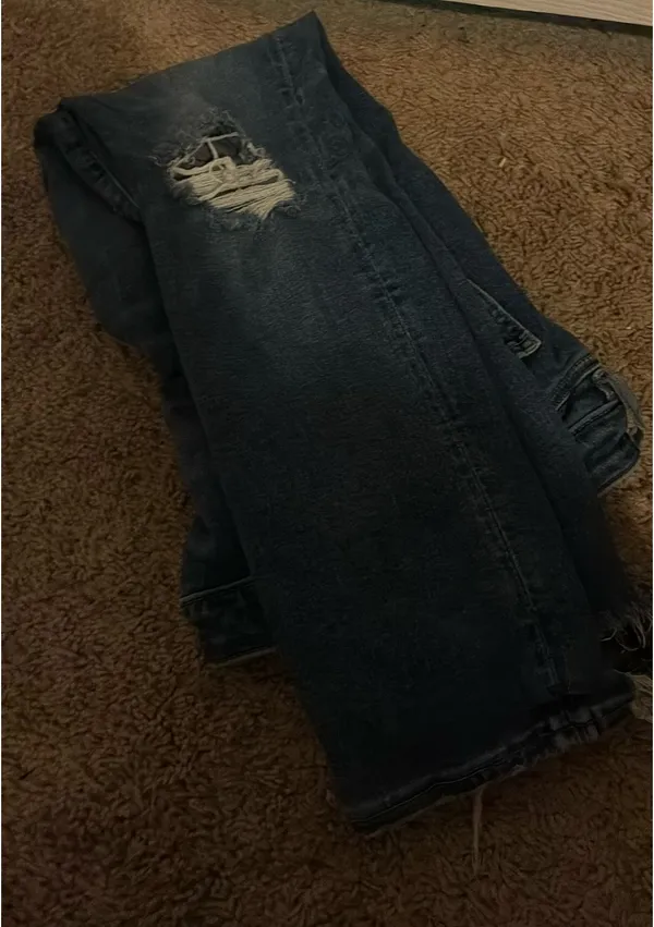American Eagle ripped jeans - Image 2