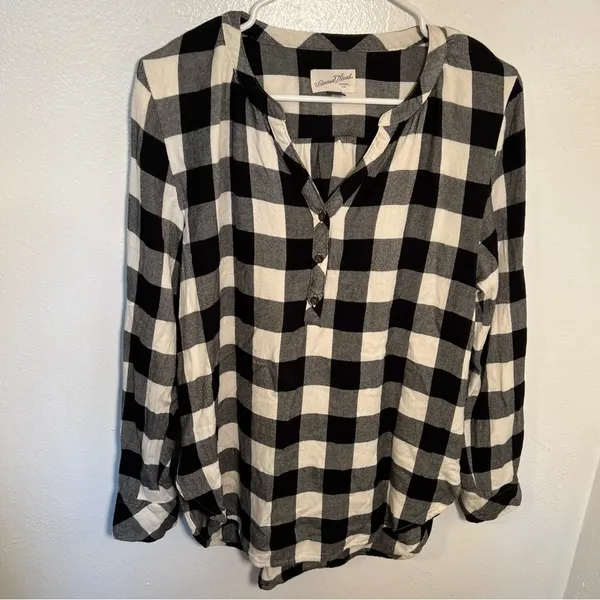 Universal Thread Women's Size Small Popover Blouse Black Cream Plaid Fleece‎ - Image 3
