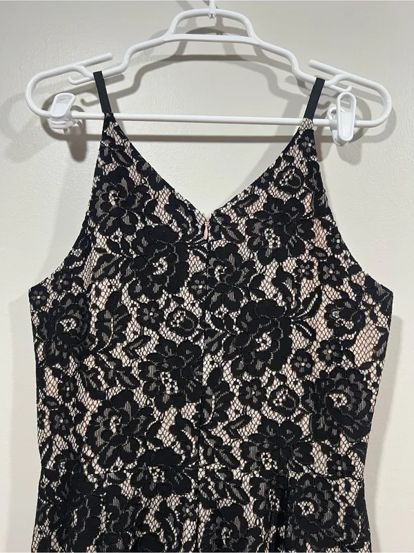 Dress the Population Isabelle Black Lace Midi Dress with Cream Lining Large - Image 6