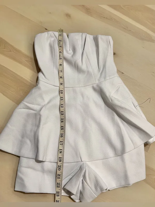 Lulus NWT XS Women White Strapless Peplum Romper Minimalist Quiet Luxury Chic - Image 8