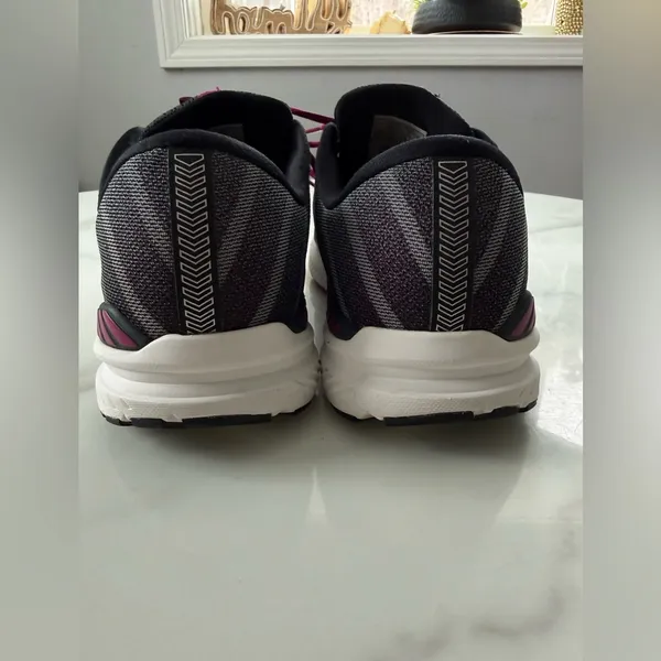Brooks Women's Athletic Shoes in Gray and Pink - Image 5