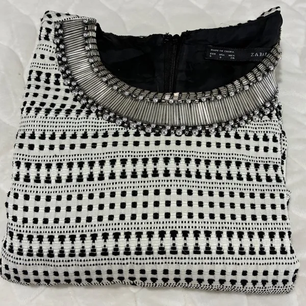 Zara Basic Textured Shift Dress Small‎ Black White Embellished Neckline Career - Image 2