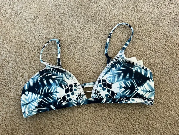 Rip Curl Blue and white patterned tie dye bikini top never worn - Image 2