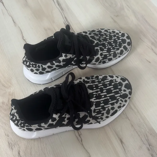 adidas Women's Black and White Patterned Sneakers - Image 2