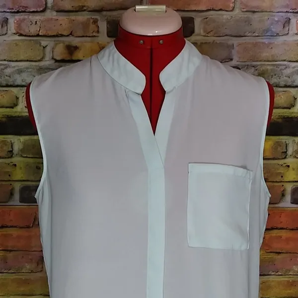 Tahari Aqua Split-Neck Blouse Sz M - Image 2