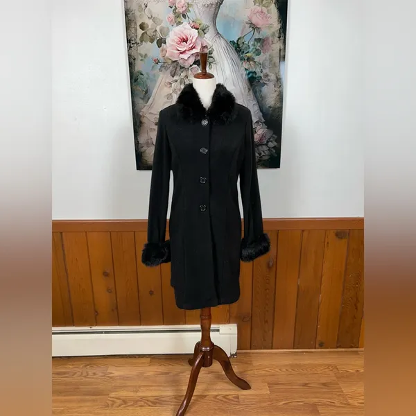 Elegant Vintage 90s Forever Black Fur-Trimmed Women's Sweater Coat! - Image 2
