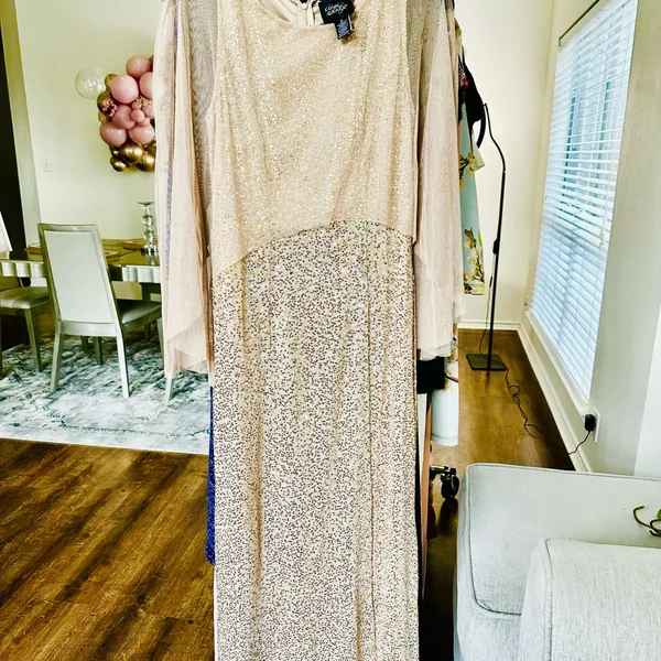 Shimmering Gold Sequin Size M - Image 3