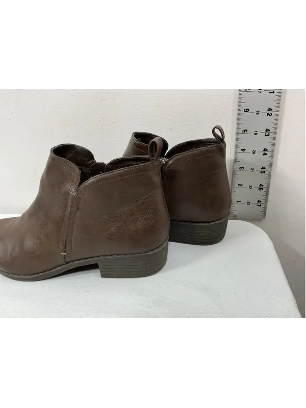 Womans Excellent Condition American Rag Cadee Ankle Bootie 8W Brown - Image 3